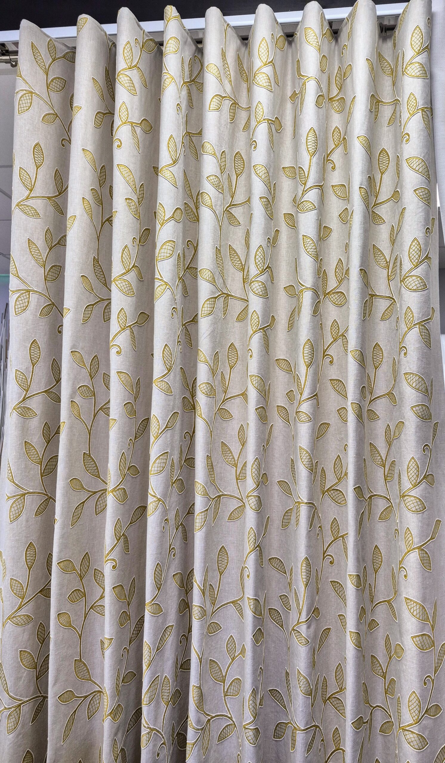 EX DISPLAY WAVE CURTAINS